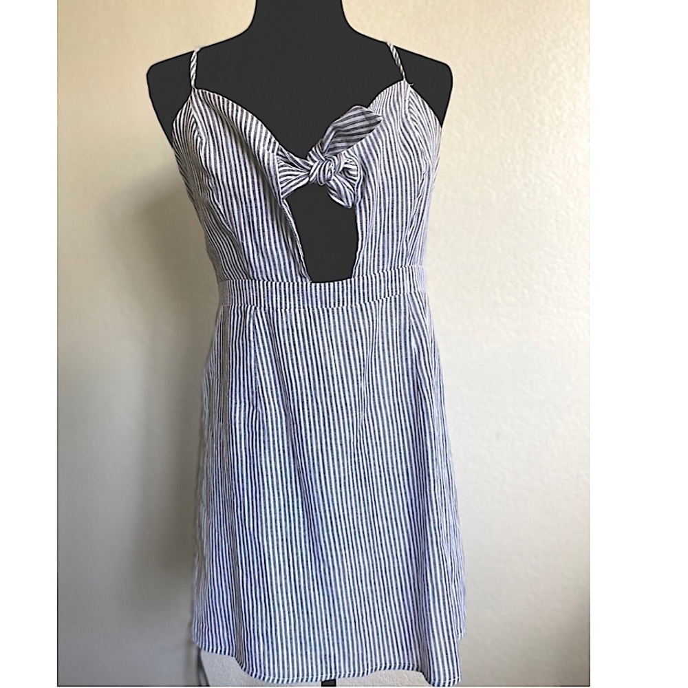 Wild honey tie front striped dress M